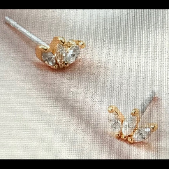 🎉 2 FOR 1 DELICATE MARQUISE STUDS AND SPARKLE RING.🎉 - Picture 6 of 7